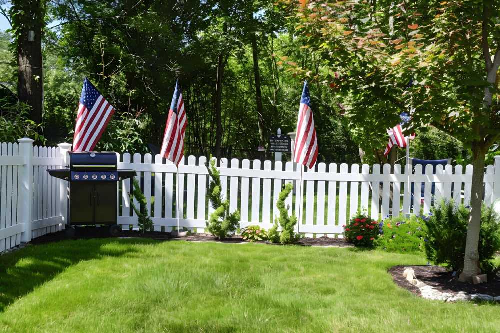 Backyard Fences That Blend Security, Style, and Budget